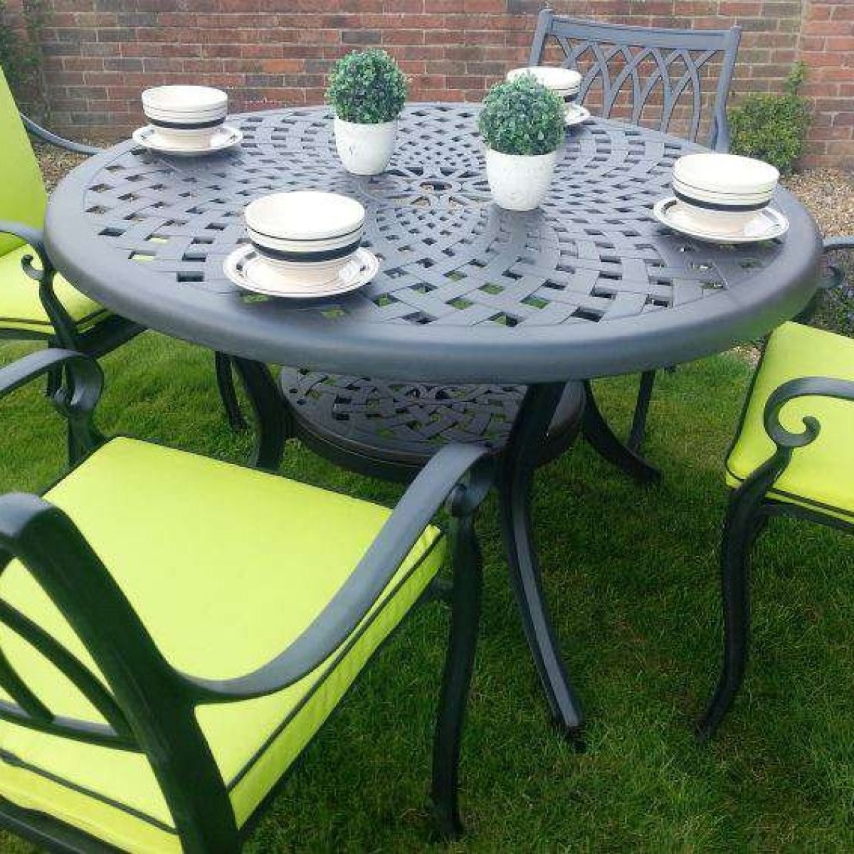 4 Seater Sets Windsor round set. Premium